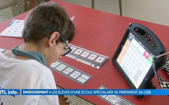 Reportage RTL-TVI – Une de nos étudiantes en logopédie au service de l’enseignement spécialisé (CEB)