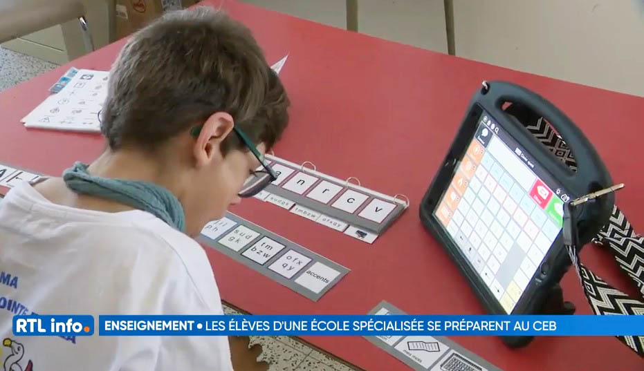 Reportage RTL-TVI – Une de nos étudiantes en logopédie au service de l’enseignement spécialisé (CEB)